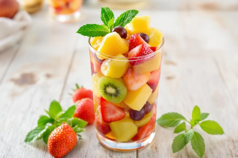 Recette de cocktail de fruits au sirop maison