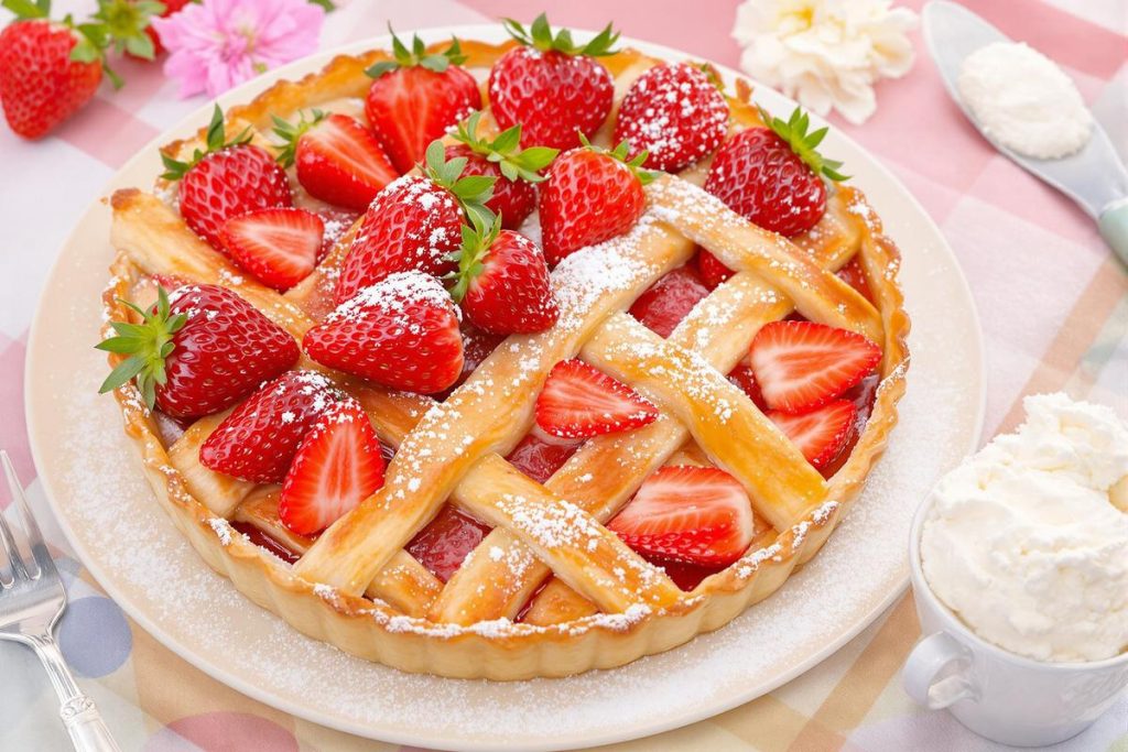 Belle et délicieuse : cette tarte aux fraises quadrillée est un délice de saison ! Voici notre recette.jpg